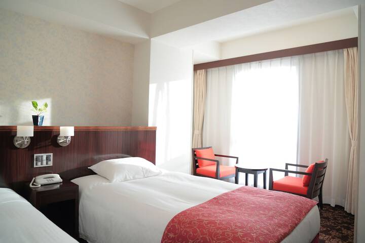 Room 3 of 44