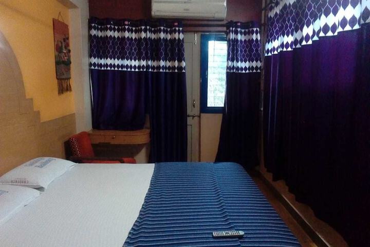 Room 6 of 17