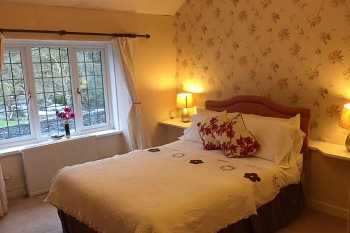 Room 12 of 18
