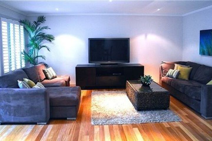 Room 9 of 16