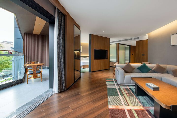 Room 5 of 44