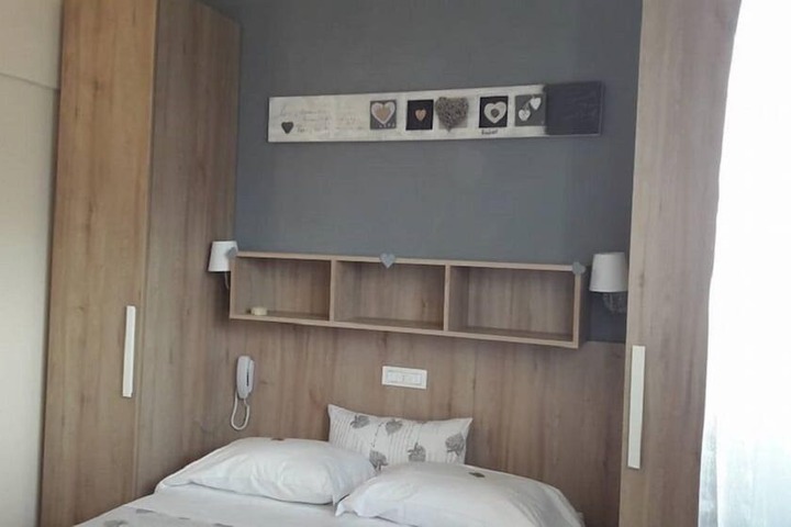 Room 15 of 34
