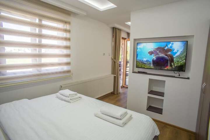 Room 3 of 13