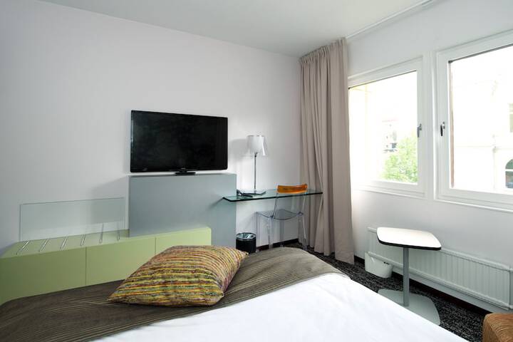 Room 7 of 42