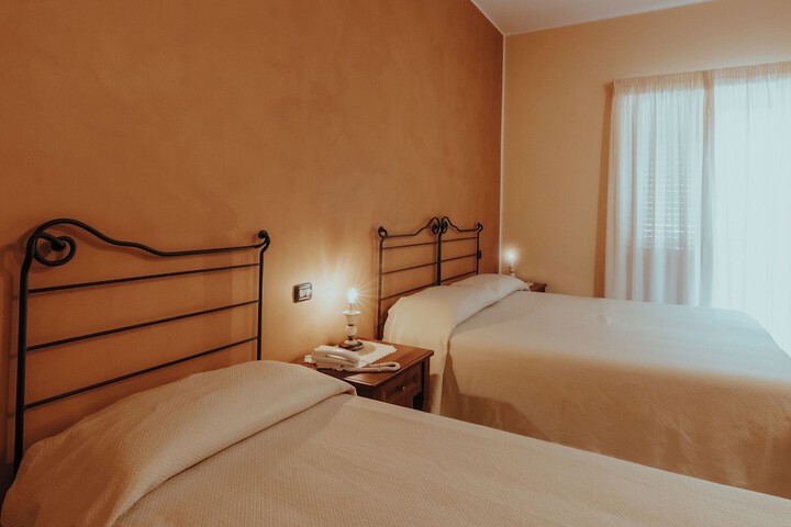 Room 9 of 36