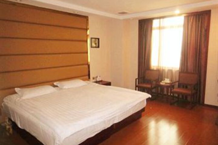 Room 10 of 27