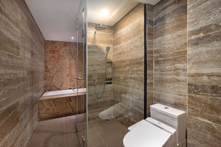 Room 14 of 25