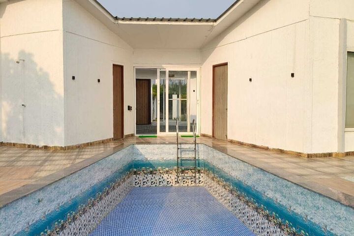 Pool 22 of 34