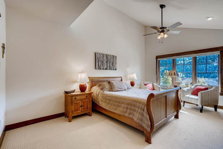 Room 4 of 28
