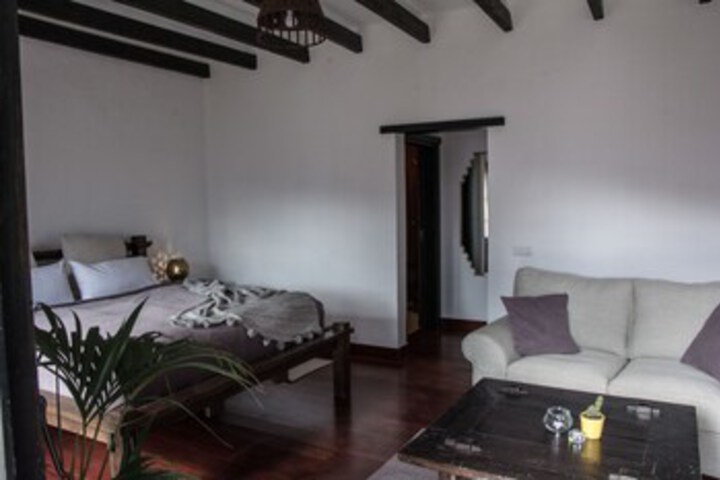 Room 27 of 34