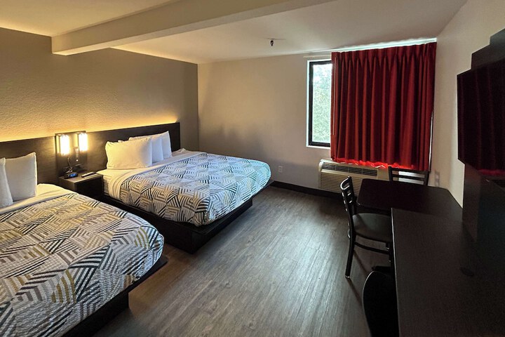 Room 8 of 28