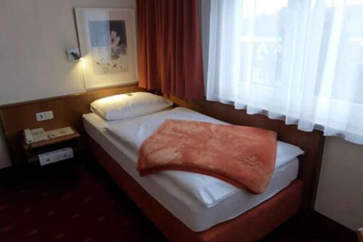 Room 7 of 36