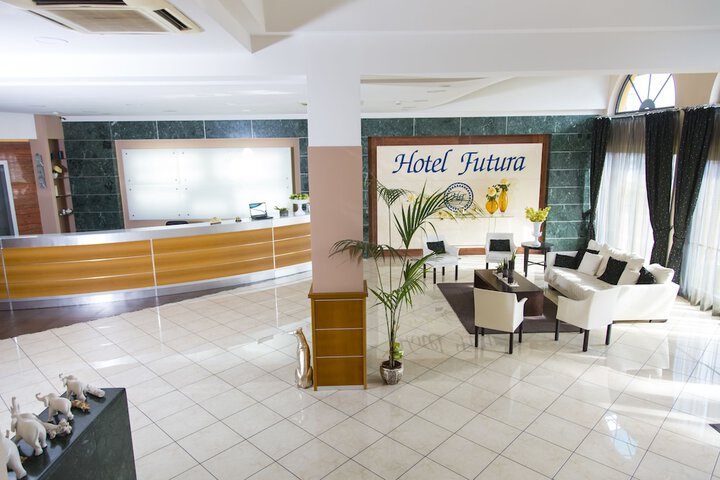 Check-in/check-out kiosk