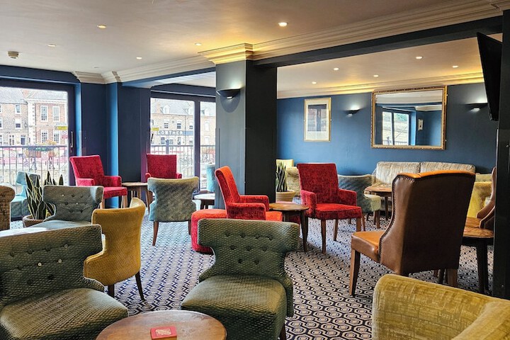 Lounge 197 of 216