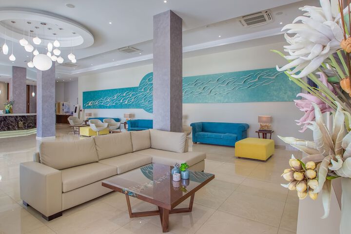 Entrance & Lobby