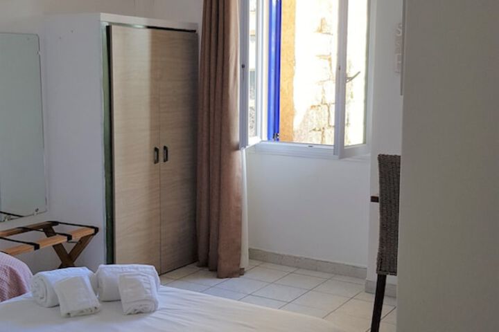Room 17 of 34