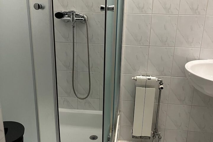 Room 33 of 35