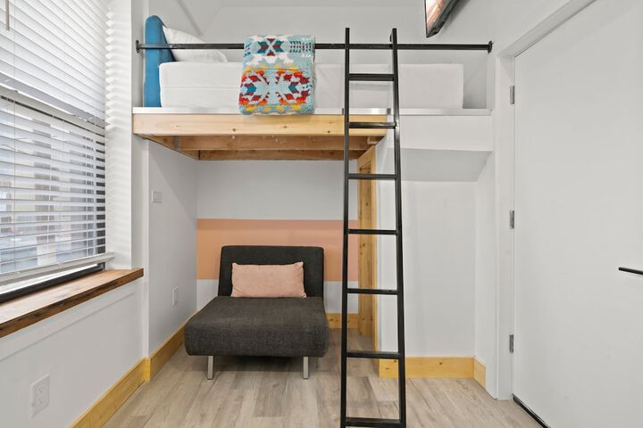 Room 28 of 110