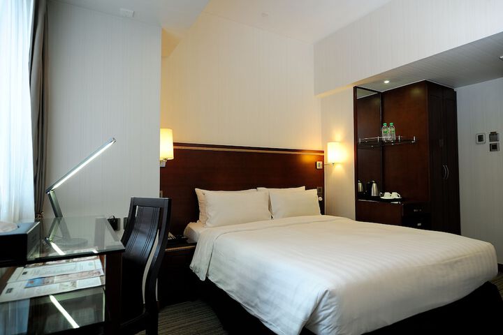 Room 5 of 33