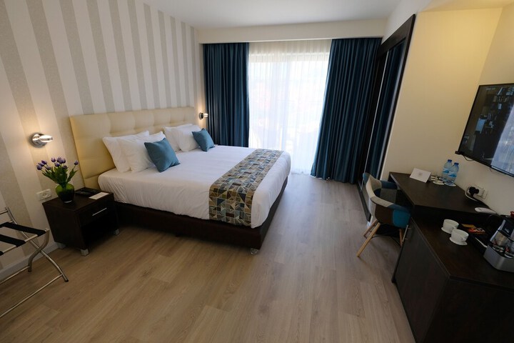 Room 21 of 106