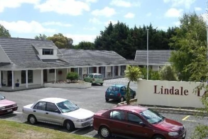 Exterior of Kapiti Lindale Motel & Conference Centre