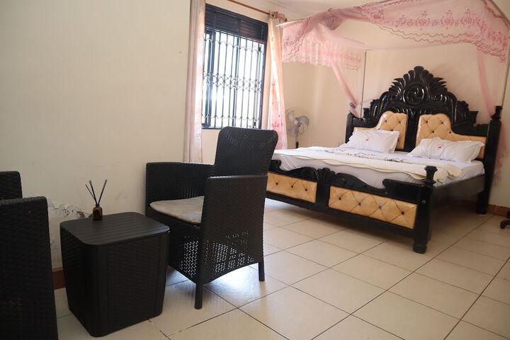 Room 12 of 24