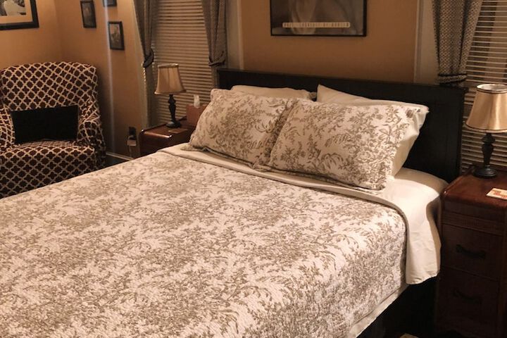 Room 10 of 35