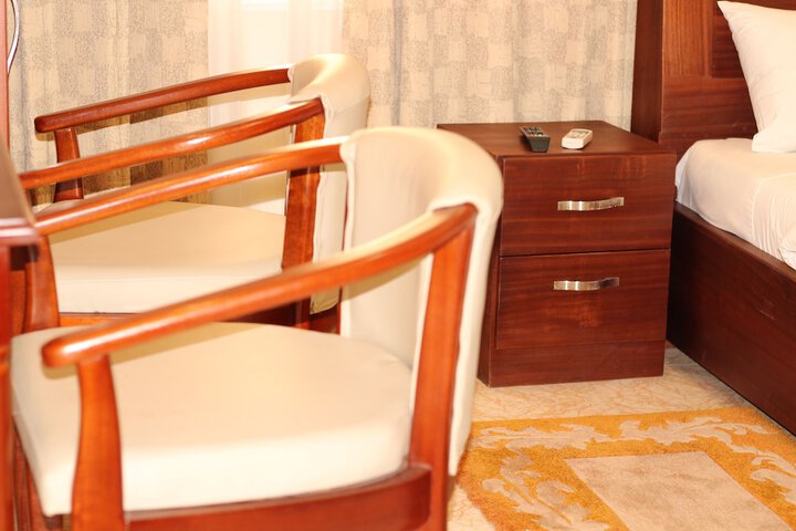 Room 17 of 34