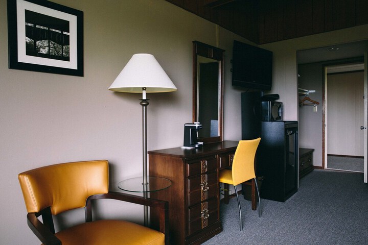 Room 5 of 20