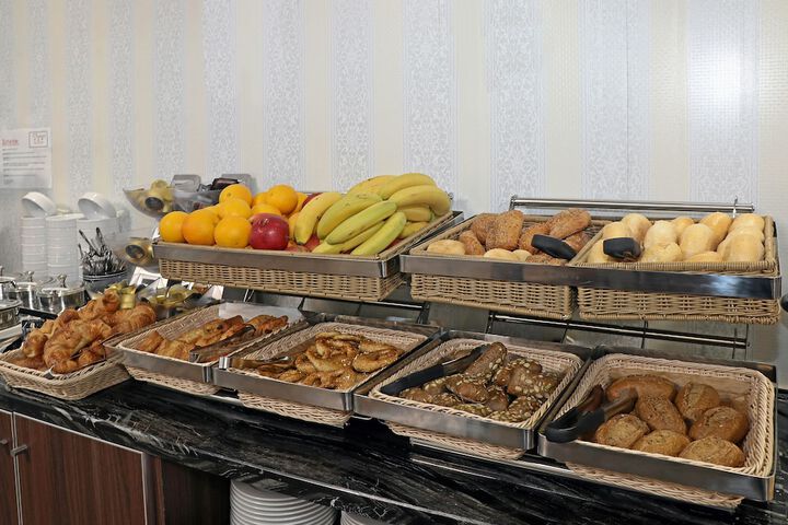 Dining 24 of 36