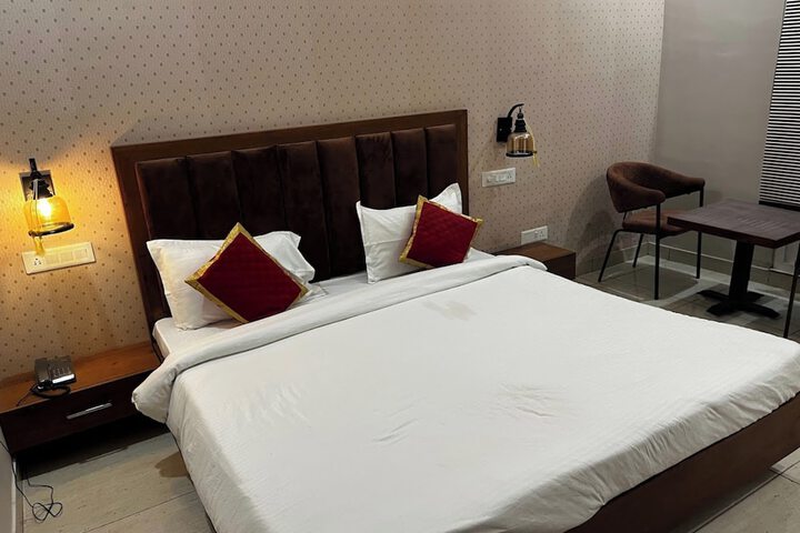 Room 5 of 19