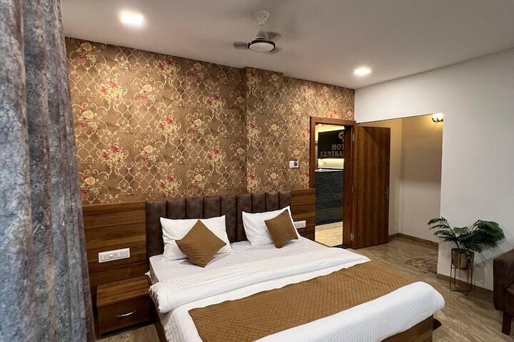 Room 8 of 17