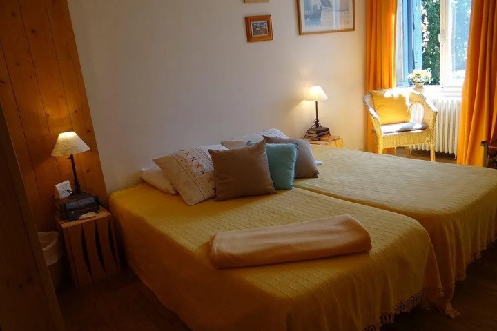 Room 4 of 24