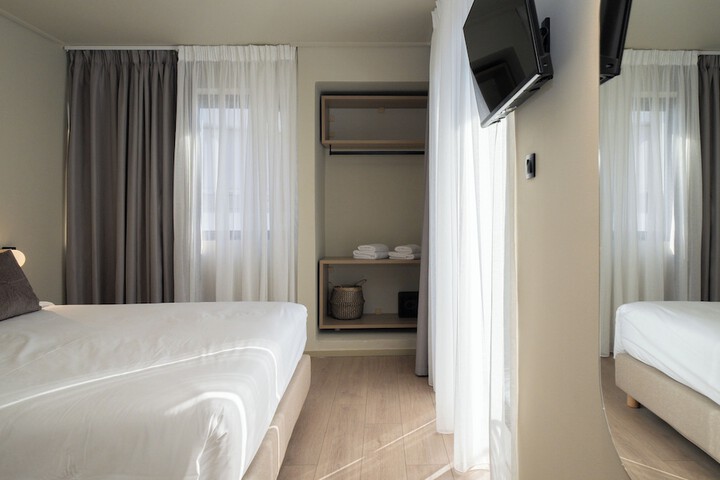 Room 7 of 63