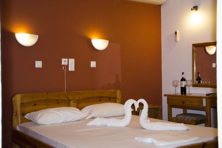 Room 3 of 53