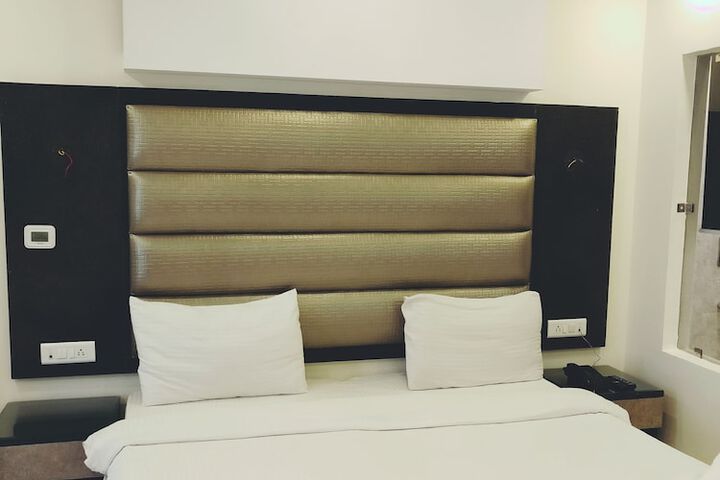 Room 14 of 98