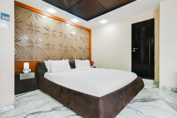 Townhouse Oak Sapphire Star Chappan Market