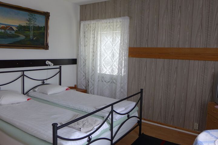 Room 3 of 50