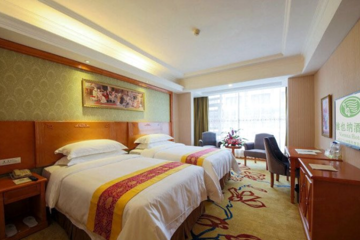 Room 2 of 6
