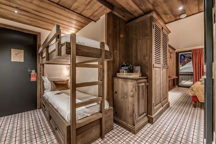 Room 35 of 77