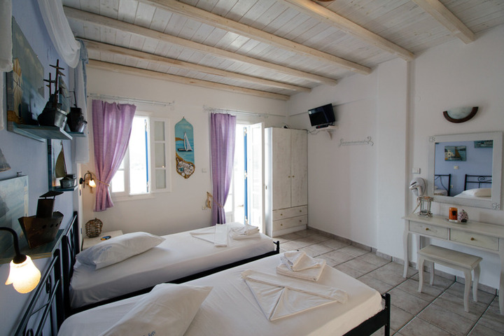 Room 8 of 9