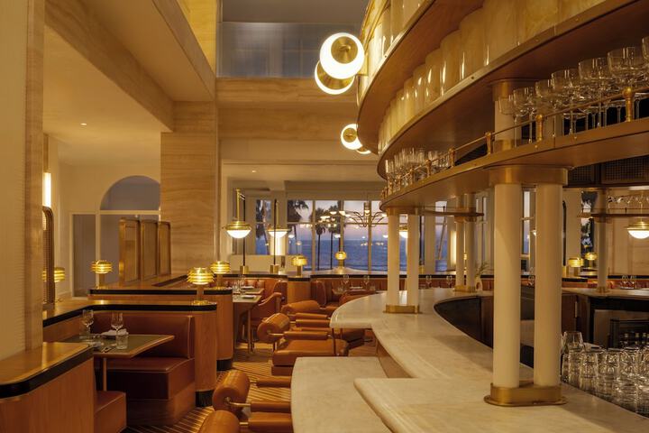 Lounge 98 of 132