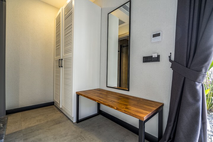 Room 33 of 201