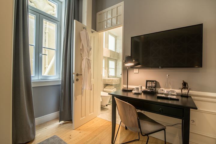 Room 42 of 77
