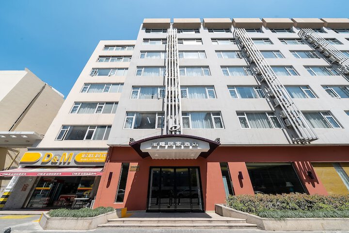 Hotel Entry