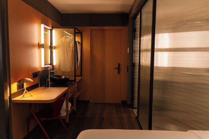 Room 50 of 77