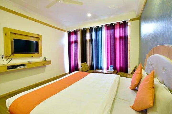 Room 4 of 13