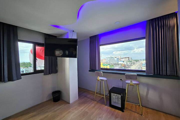 Room 30 of 49
