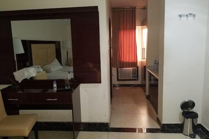 Room 9 of 49