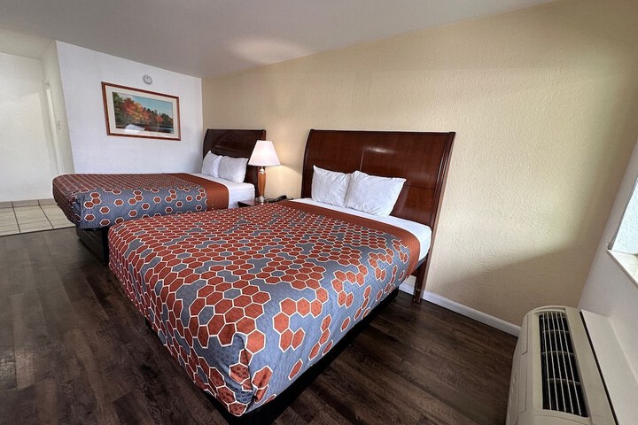 Room 8 of 21